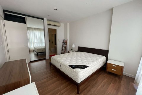 Condominio de 2 dormitorios en Phra Khanong, Bangkok, Tailandia № 62062 - foto 4