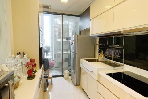 Condominio de 2 dormitorios en Phra Khanong, Bangkok, Tailandia № 62062 - foto 2