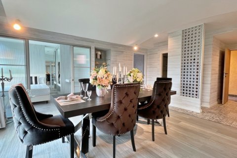 Condominio de 4 dormitorios en Hua Hin, Tailandia № 168512 - foto 12