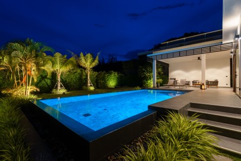 Chalet de 3 dormitorios en Hua Hin, Tailandia № 168513 - foto 17