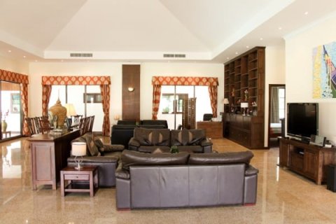 Chalet de 5 dormitorios en Hua Hin, Tailandia № 168514 - foto 11