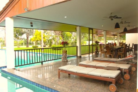 Chalet de 5 dormitorios en Hua Hin, Tailandia № 168514 - foto 6