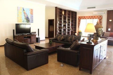 Chalet de 5 dormitorios en Hua Hin, Tailandia № 168514 - foto 18
