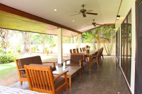 Chalet de 5 dormitorios en Hua Hin, Tailandia № 168514 - foto 9