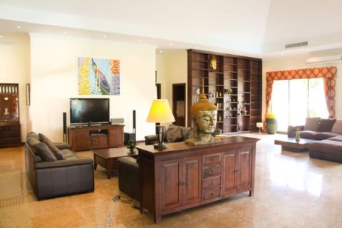 Chalet de 5 dormitorios en Hua Hin, Tailandia № 168514 - foto 16