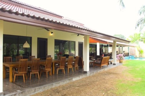 Chalet de 5 dormitorios en Hua Hin, Tailandia № 168514 - foto 8