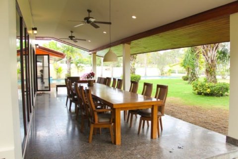 Chalet de 5 dormitorios en Hua Hin, Tailandia № 168514 - foto 7