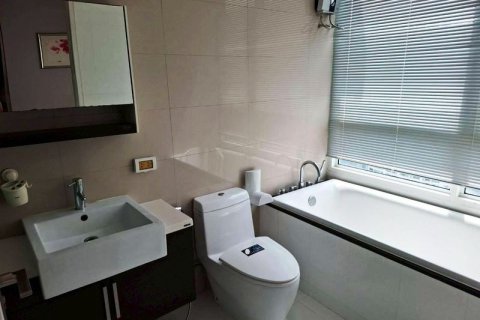 Condominio de 3 dormitorios en Bangkok, Tailandia № 66707 - foto 10