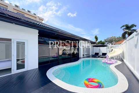 Casa de 3 dormitorios en Pattaya, Tailandia № 197940