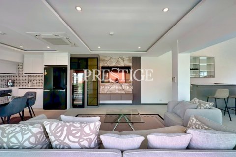 Condo in Pattaya, Thailand, 3 bedrooms  № 197941 - photo 5