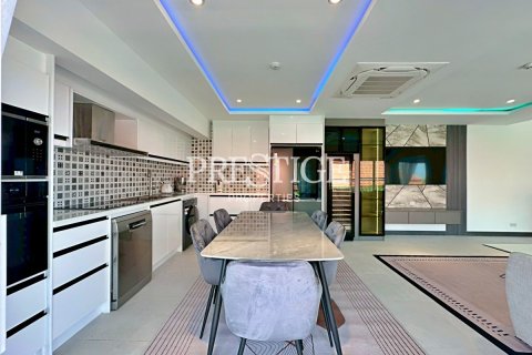Condo in Pattaya, Thailand, 3 bedrooms  № 197941 - photo 8