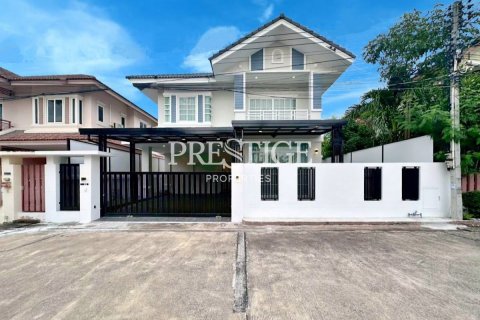 Casa de 4 dormitorios en Pattaya, Tailandia № 197938