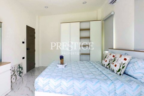 Casa de 4 dormitorios en Pattaya, Tailandia № 197938 - foto 15