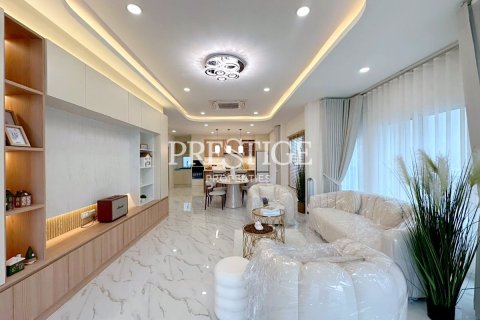 Casa de 4 dormitorios en Pattaya, Tailandia № 197938 - foto 3