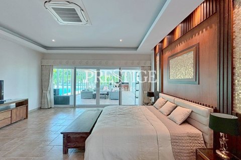 Casa de 5 dormitorios en Pattaya, Tailandia № 197936 - foto 13