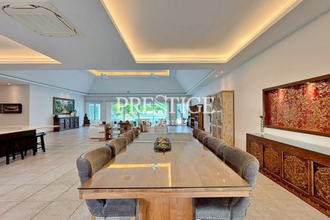 Casa de 5 dormitorios en Pattaya, Tailandia № 197936 - foto 7