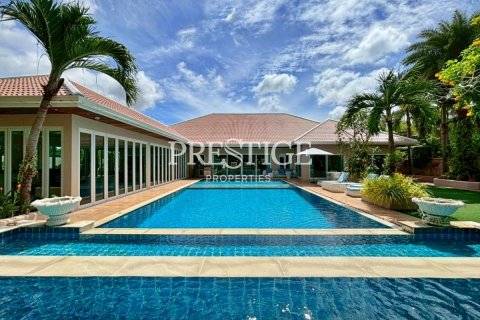 House in Pattaya, Thailand 5 bedrooms № 197936
