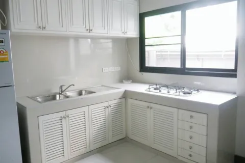 Oficina 145 m2 en Bangkok, Tailandia № 203963 - foto 4