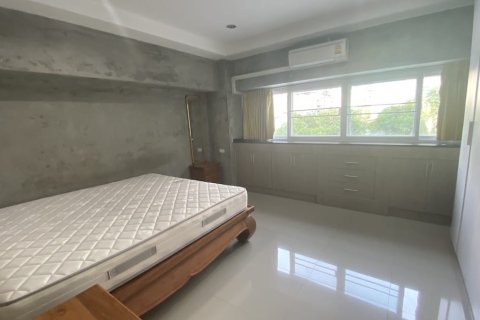 Condominio de 3 dormitorios en Khlong Toei, Bangkok, Tailandia № 200962 - foto 18