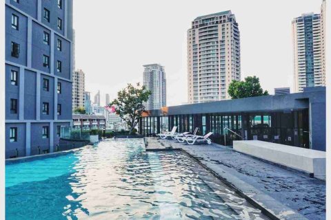 Condominio de 1 dormitorio en Thonburi, Bangkok, Tailandia № 208668 - foto 2