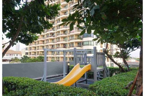 Condominio de 1 dormitorio en Thonburi, Bangkok, Tailandia № 208668 - foto 3