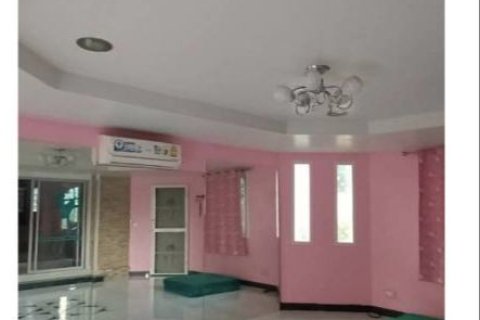 Casa de 5 dormitorios en Samut Prakan, Tailandia № 149107 - foto 6