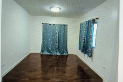 Casa de 5 dormitorios en Samut Prakan, Tailandia № 149107 - foto 10