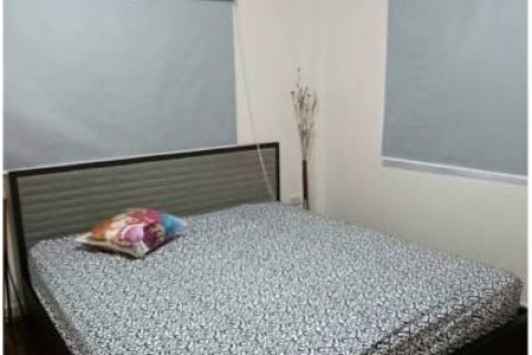 Casa de 5 dormitorios en Samut Prakan, Tailandia № 149107 - foto 9