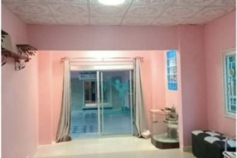 Casa de 5 dormitorios en Samut Prakan, Tailandia № 149107 - foto 8