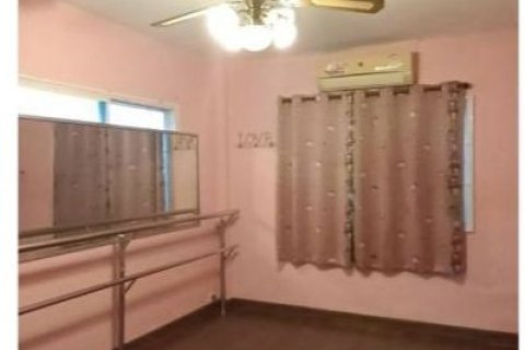 Casa de 5 dormitorios en Samut Prakan, Tailandia № 149107 - foto 7