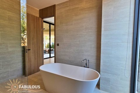 Chalet de 4 dormitorios en Bang Tao, Tailandia № 179706 - foto 9