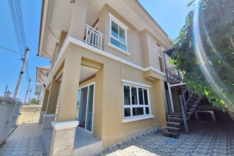 Adosado de 4 dormitorios en Hua Hin, Tailandia № 154094 - foto 7