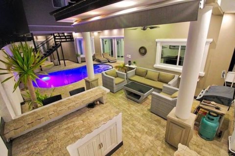 Casa de 6 dormitorios en Pattaya, Tailandia № 157729 - foto 8