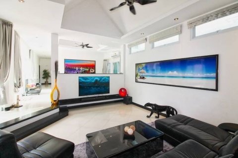 Casa de 6 dormitorios en Pattaya, Tailandia № 157729 - foto 3