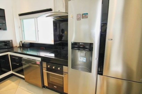 Casa de 6 dormitorios en Pattaya, Tailandia № 157729 - foto 4
