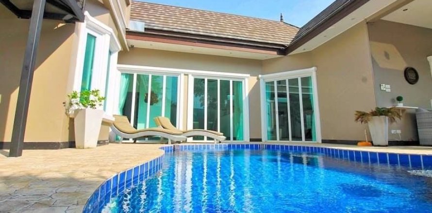 Casa de 6 dormitorios en Pattaya, Tailandia № 157729