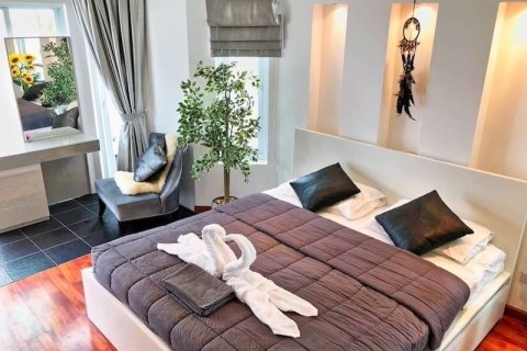 Casa de 6 dormitorios en Pattaya, Tailandia № 157729 - foto 9