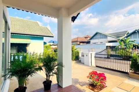 Casa de 3 dormitorios en Pattaya, Tailandia № 157730 - foto 12