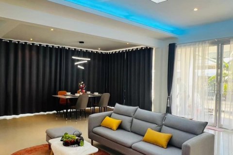 Casa de 3 dormitorios en Pattaya, Tailandia № 157732 - foto 5