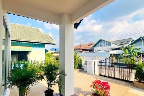 Casa de 3 dormitorios en Pattaya, Tailandia № 157732 - foto 4