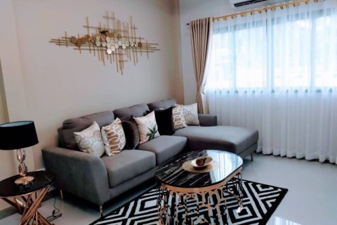 Casa de 4 dormitorios en Pattaya, Tailandia № 157731 - foto 4