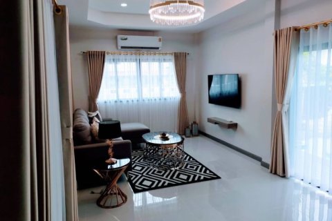 Casa de 4 dormitorios en Pattaya, Tailandia № 157731 - foto 3