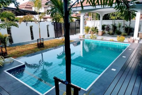 Casa de 4 dormitorios en Pattaya, Tailandia № 157731 - foto 13