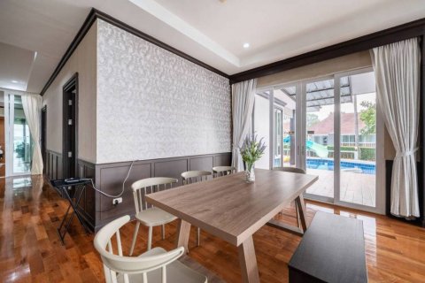 Chalet de 5 dormitorios en Sattahip, Tailandia № 118984 - foto 10