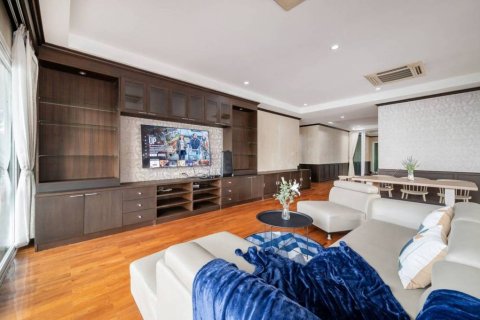 Chalet de 5 dormitorios en Sattahip, Tailandia № 118984 - foto 3