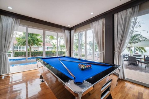 Chalet de 5 dormitorios en Sattahip, Tailandia № 118984 - foto 7