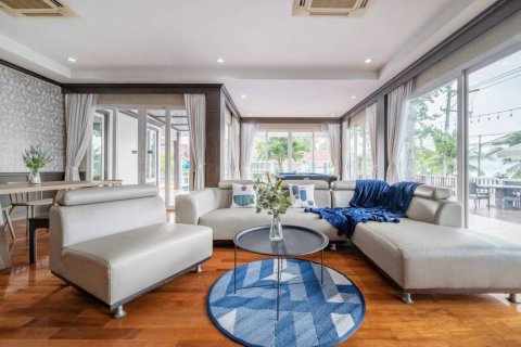 Chalet de 5 dormitorios en Sattahip, Tailandia № 118984 - foto 5