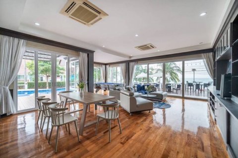 Chalet de 5 dormitorios en Sattahip, Tailandia № 118984 - foto 9