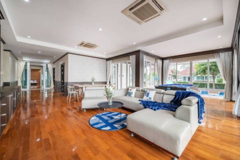Chalet de 5 dormitorios en Sattahip, Tailandia № 118984 - foto 2
