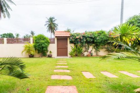 Chalet de 4 dormitorios en Hua Hin, Tailandia № 202813 - foto 5
